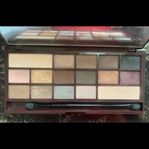 Makeup Revolution I Heart Revolution Death By Chocolate Eyeshadow Palette